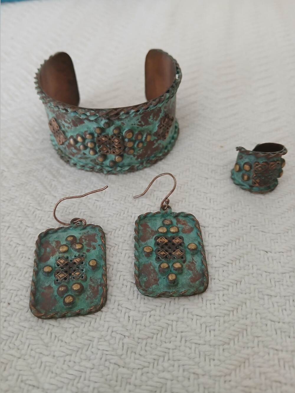 Western Rodeo Style Green Patina Copper-Tone Cuff, Earrings & Ring Set